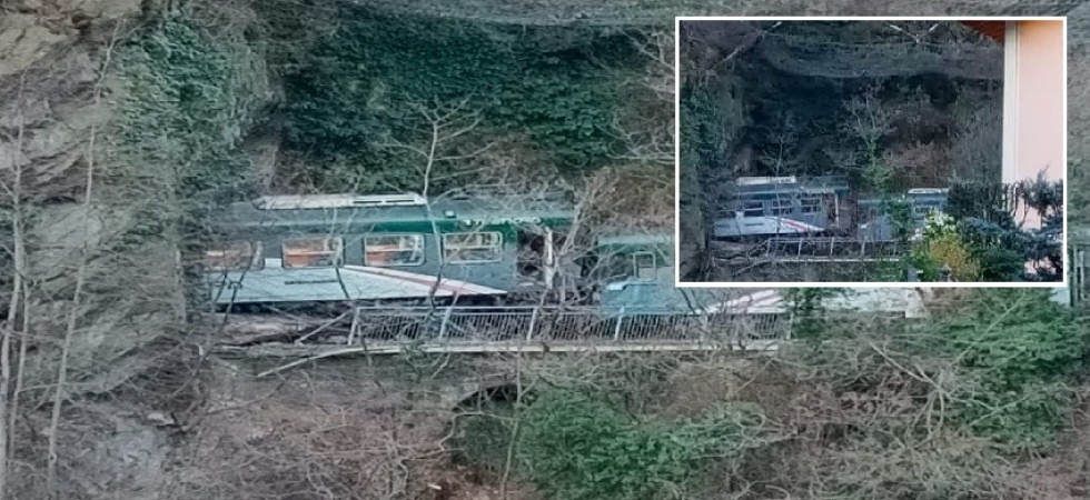 I massi cadono sulle rotaie ma il treno non riesce a fermarsi e deraglia dopo l'impatto: soccorsi diversi viaggiatori